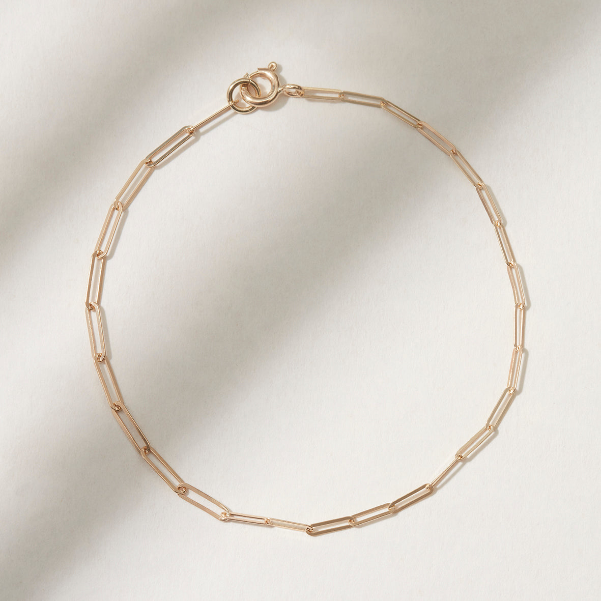 Paperclip link necklace in 18ct gold vermeil, displayed on a neutral surface.
